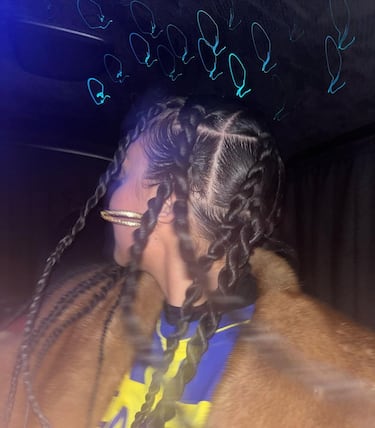 Georgina cambia de ‘look’ en Arabia Saudí