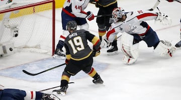 La pelea entre Knights y Capitals en la Stanley Cup de la NHL