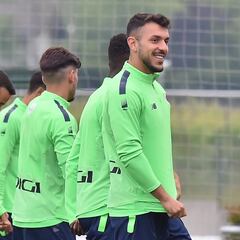 Lezama: los problemas con los centrales crecen con Paredes aparte