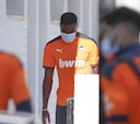 El frío adiós del Valencia a Kondogbia y la apelación al compromiso