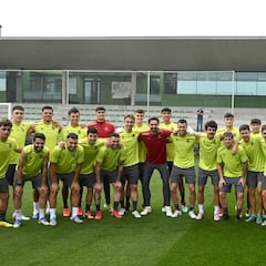 Sin fichajes y con 30 jugadores, así ha sido el primer día del Racing 2025/2026