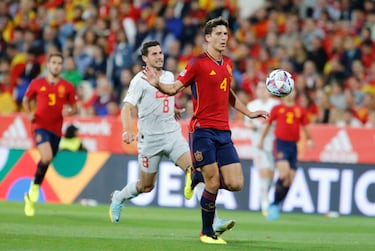 Debutó el 15 de noviembre de 2019 ante Malta en un partido de la fase de clasificación para la Eurocopa de 2020, anotando uno de los siete goles que marcó la selección española. Ha participado en la Eurocopa 2020, los Juegos Olímpicos de Tokio 2020 y el Mundial 2022.