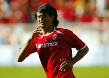 Uno de los grandes del cuadro de Toluca, tanto que incluso lo apodaban como el 'Diablo' Mayor'. Ganó cuatro campeonatos de liga con el conjunto choricero.