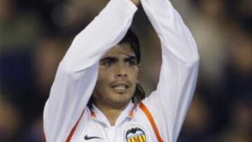 <b>SEMANA REDONDA.</b> El centrocampista del Valencia se mostró orgulloso de los dos triunfos consguidos en los últimos siete días.