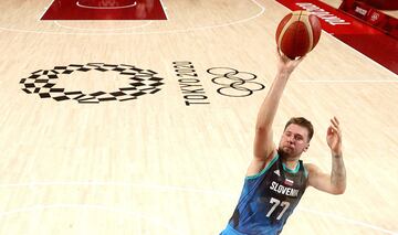 La selección eslovena de baloncesto, comandada por Luka Doncic, se ha impuesto a la selección argentina por 100-108. Luka ha anotado 48 puntos en el encuentro igualando la segunda mejor marca de la historia de los Juegos Olímpicos.