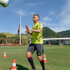 Cuéllar: "Estoy feliz en Flamengo, no conozco ninguna oferta"
