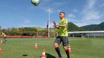 Gustavo Cu&eacute;llar durante un entrenamiento con Flamengo.