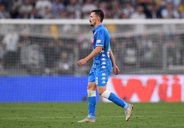Soccer Football - Serie A - Juventus v Napoli - Allianz Stadium, Turin, Italy - September 29, 2018  Napoli's Mario Rui leaves the pitch after being shown a red card by referee Luca Banti  REUTERS/Alberto Lingria