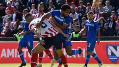 Paraguay's defender Junior Alonso (L) fights for the ball with Nicaragua's midfielder Luis Fernando Coronel during the friendly football match between Paraguay and Nicaragua at the Defensores del Chaco stadium in Asuncion on June 18, 2023. (Photo by NORBERTO DUARTE / AFP)