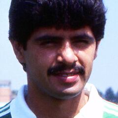 Luis Flores, hospitalizado con síntomas de COVID-19