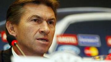 <b>RETRASO. </B>El Bayer Leverkusen llegó a Madrid con dos horas de retarso debido a la niebla.