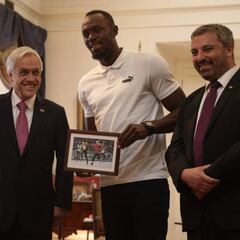 Insólito: Piñera se fotografío con Bolt y su propio meme
