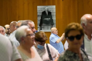 Gran expectaci&oacute;n en la inauguraci&oacute;n de la muestra que homenajea a Bernab&eacute;u.