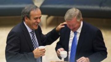 Michel Platini, presidente de la UEFA, elogio a Alex Ferguson.