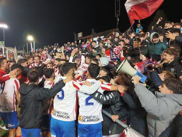 El Barbastro celebra el pase a la siguiente ronda de la Copa del Rey tras ganar 2-0 al Espanyol.