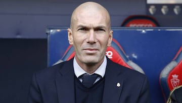Zinedine Zidane en el banquillo del Madrid.