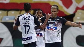 Jugadores de Junior celebrando un gol en Copa Libertadores.