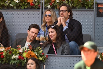 Felicia López, Arthur Borges y Garbiñe Muguruza en el Mutua viendo la semifinal entre Taylor Fritz y Andrey Rublev. 