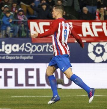 Fernando Torres celebra el 2-0.