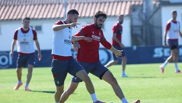 Catena y Raúl durante entrenamiento de esta mañana en Tajonar.