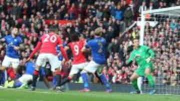 Así marcó Falcao al Leicester.
