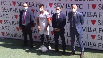 El Sevilla presenta a Marcos Acuña en el Sánchez Pizjuán