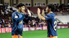 Diego López y Pablo Gozálbez, celebran el 0-2, durante el partido de la primera eliminatoria de la Copa del Rey entre la Unión Deportiva Logroñés y el Valencia.