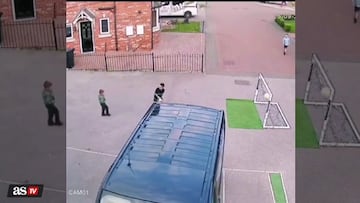 ¿Golazo? Niño anota por accidente y la jugada se vuelve viral de inmediato