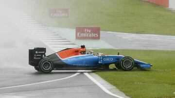 Pascal Wehrlein trompeando en Abbey, la primera curva de Silverstone.