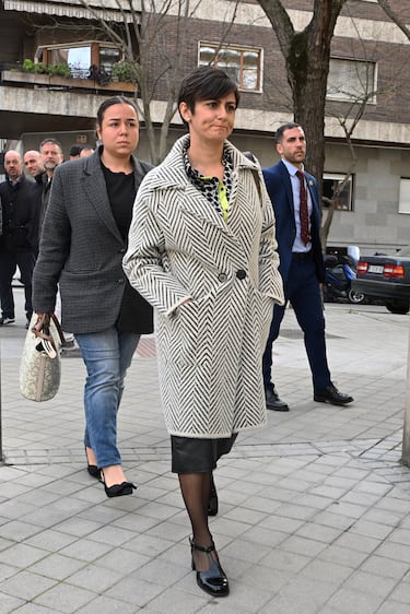 La Ministra de Vivienda y Agenda Urbana de España, Isabel Rodríguez, asiste a la capilla ardiente por Fernando Ónega situada en la Casa de Galicia de Madrid.