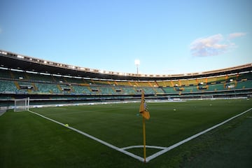 Es un estadio multiusos situado en la ciudad de Verona, Italia. Es la sede habitual del equipo de ftbol Hellas Verona. Tiene una capacidad para 39.211 espectadores. 