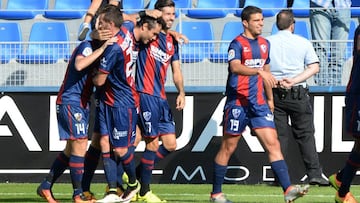 El Huesca vence sin apuros y dejado tocado al Almería