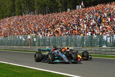 Checo Pérez consigue su séptimo podio del año tras ser segundo en el GP de Bélgica
