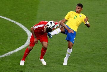 Aleksandar Mitrovic y Thiago Silva.