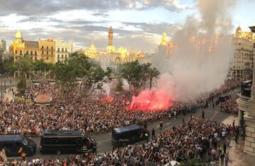 Valencia sigue de fiesta: apoteósis en el ayuntamiento