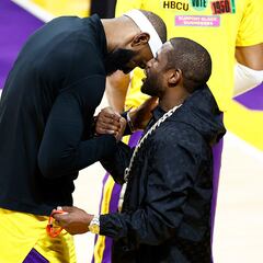 Bad Bunny and Floyd Mayweather witness LeBron James making history