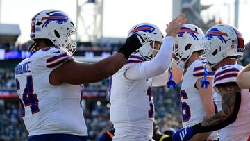 JACKSONVILLE, FLORIDA - JANUARY 11: Dalton Kincaid #86 of the Buffalo Bills celebrates with Josh Allen #17after a touchdown during the fourth quarter against the Jacksonville Jaguars in the AFC Wild Card Playoff game at EverBank Stadium on January 11, 2026 in Jacksonville, Florida. Mike Carlson/Getty Images/AFP (Photo by Mike Carlson / GETTY IMAGES NORTH AMERICA / Getty Images via AFP)