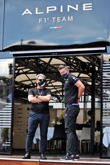 De Meo con Marcin Budkowski, director ejecutivo de Alpine F1.