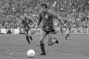 El jugador alemán llegó a Basilea con 23 años, tras haber debutado en el FV Lörrach alemán, si bien en el equipo suizo es dónde se da a conocer. De hecho, tras haber sido seleccionado para la selección olímpica alemana en 1972 y ser el máximo goleador de la liga suiza en 1973, el Stuttgart se hace con sus servicios.  

