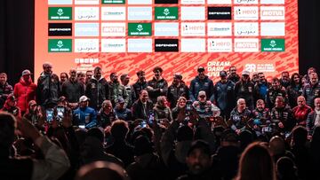Foto de familia de la presentación del Dakar 2025 en Barcelona.