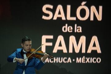 Este martes se celebró una edición más de la Investidura del Salón de la Fama de Fútbol, misma que dejó estas grandes fotografías.