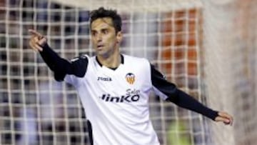 Jonas, durante un partido con el Valencia.