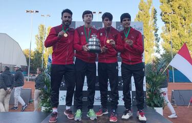 David Ayuela, Mario Gonz¨¢lez, Pablo Llamas y Carlos Alcaraz, en el podio.