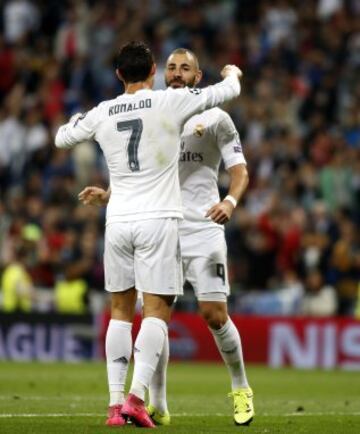 1-0. Benzema celebró el primer tanto con Cristiano Ronaldo.