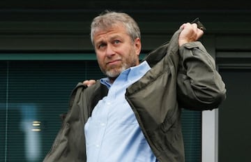 FILE PHOTO: Football - Chelsea v Crystal Palace - Barclays Premier League - Stamford Bridge - 3/5/15 Chelsea owner Roman Abramovich in the stands