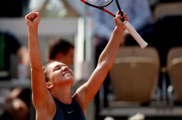 Halep fightback keeps French Open hopes alive