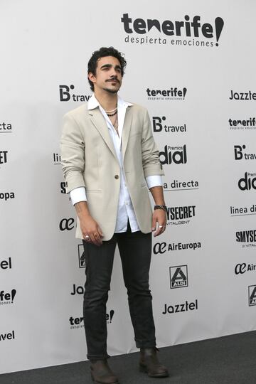 Gonzalo Hermida a su llegada a la alfombra verde de los Premios Dial 2023.