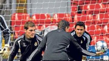 Los jugadores del Madrid se entrenan en Anfield.