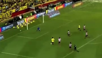 Kaká deslumbra en Ecuador: gol de los que hacía antes