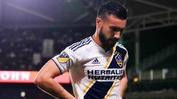 El pasado mes de abril el atacante de LA Galaxy fue sometido a una cirugía de reparación de la raíz del menisco y se espera que vuelva a la actividad en septiembre, justo a tiempo para el cierre de torneo e inicio de los playoffs